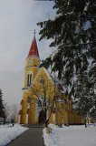 Priečelie farského kostola vo februári 2009